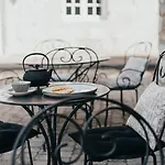 La Maison Des Dames