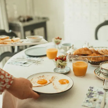 Couette-café La Maison Des Dames 3*